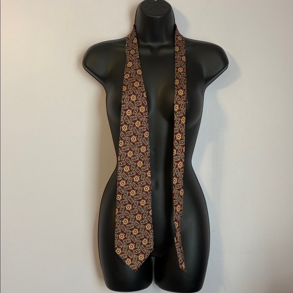 Burberrys of London Vintage Silk Burgundy Medallion Geometric Pattern Necktie - Picture 2 of 12